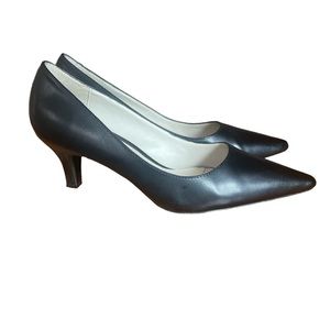 Cute and simple black kitten heels. Worn once! Women’s size 9.